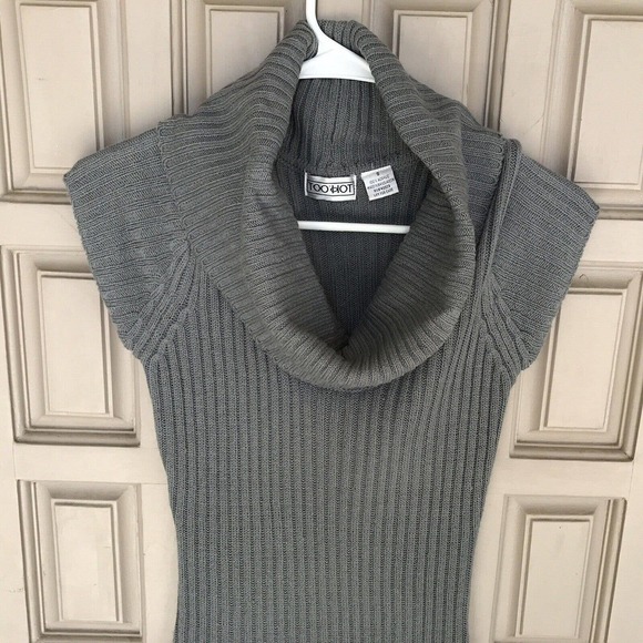 Too Hot Sweater SzS Gray Acrylic Cap Sleeves Tab Details Pull Over Pre-Own - Picture 10 of 13